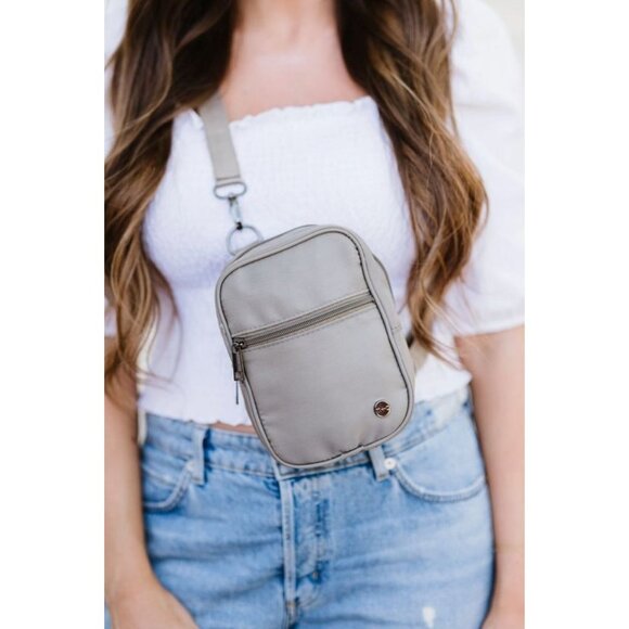 Modern+Chic Small Crossbody Bag With Adjustable Strap - Picture 15 of 16